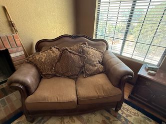 “Traditional Brown Loveseat w/ Wood Trim & Accent Pillows – Comfortable & Solid”