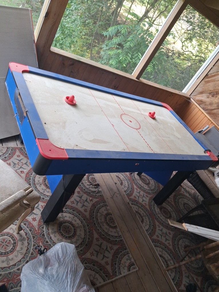 Air Hockey Table
