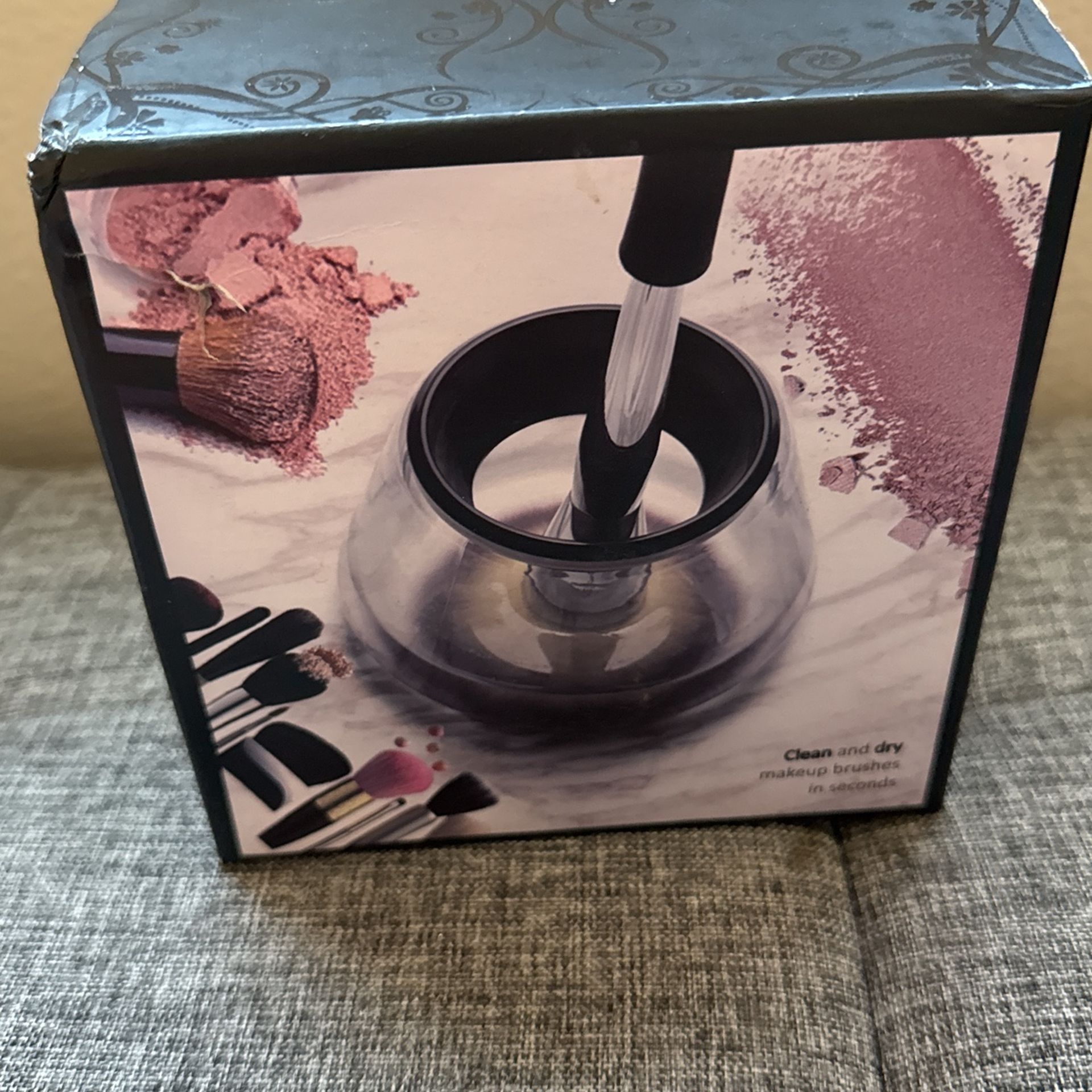 Cleaning Makeup Brushes 