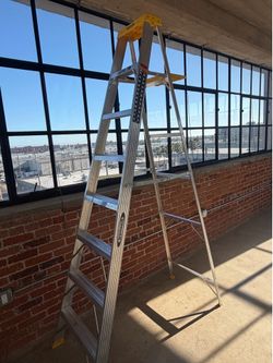 Werner 7’ Aluminum Step Ladder – Excellent Condition