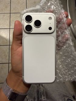 Silver 17 Pro Max 256 GB