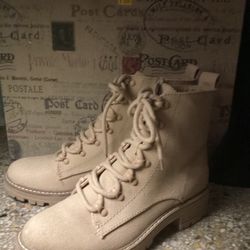 Women 8 1/2 Boots 