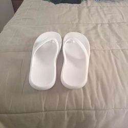 Womans white Flip Flops