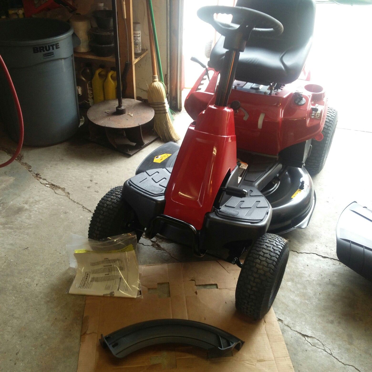 Brand New Never Started!!!Craftsman 29900 30" 6-Speed Shift-on-the-Go Rear Engine Riding Mower w/ Mulch Kit