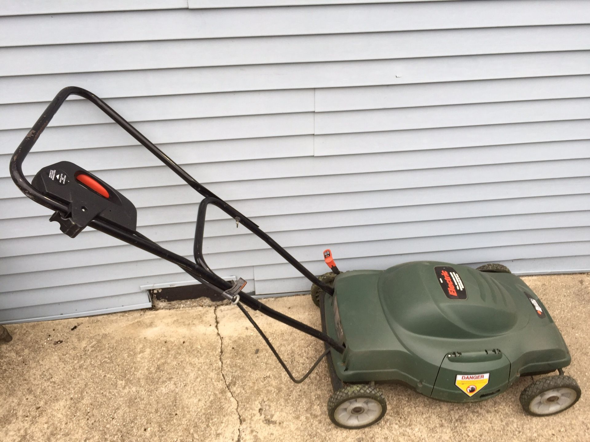 Electric corded lawn mower