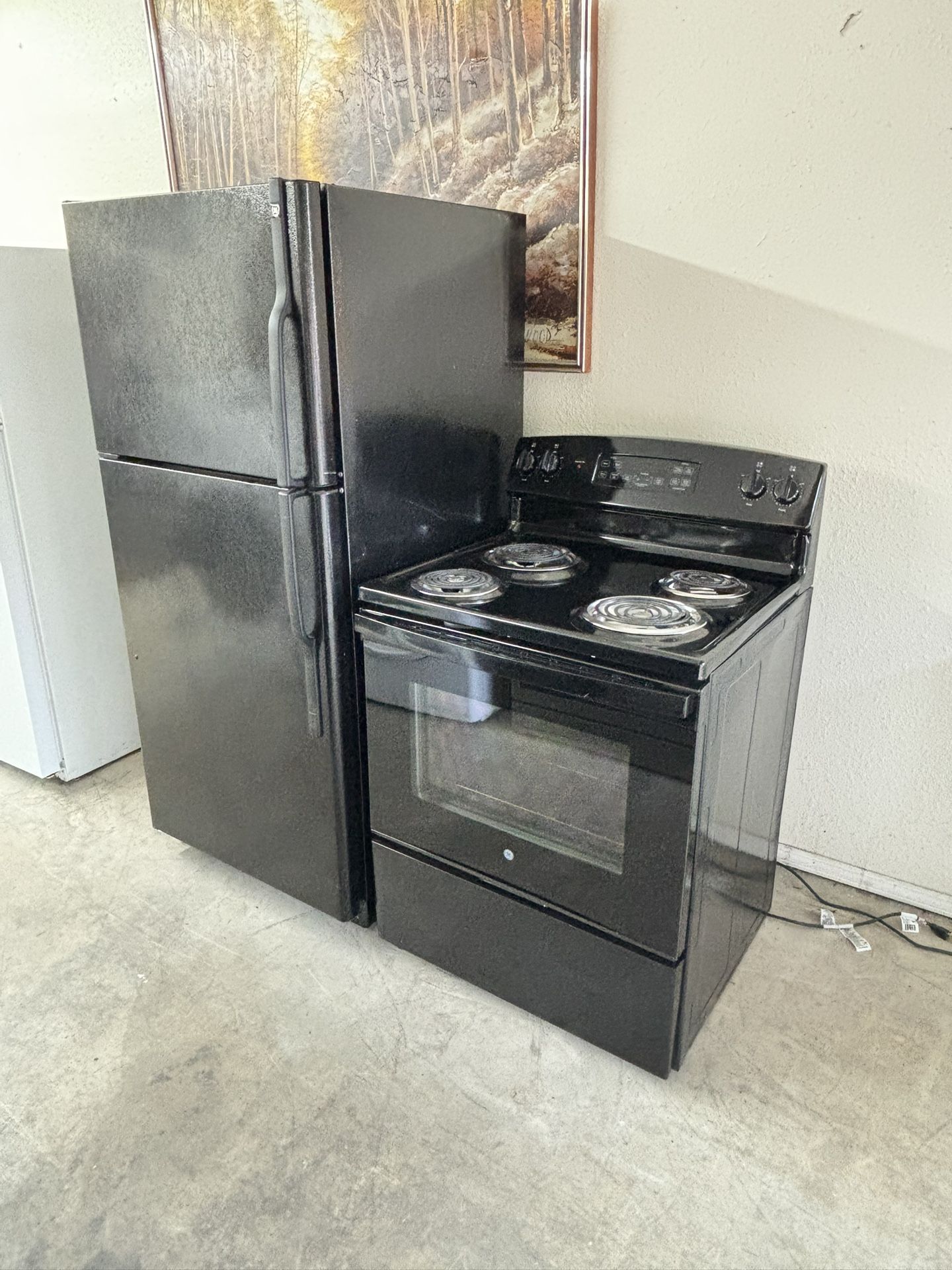 GE Refrigerator And Electric Stove Both Works Great