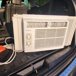 Frigidaire 5,000 BTU Window Mounted Air Conditioner 