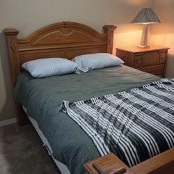 Solid Wood Queen Size Bed And Night Stands...mattresses Included