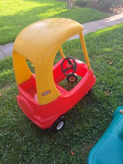 Little  tikes Car  plus disnour 3 kids
