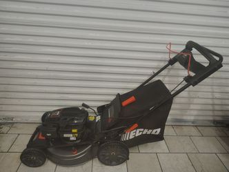 Echo gas self propelled lawnmower 21 in like new condition