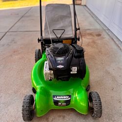 Self-propelled lawnmower