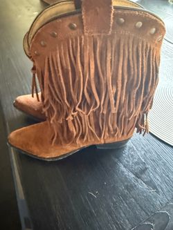 Girls cowboy boats size 6