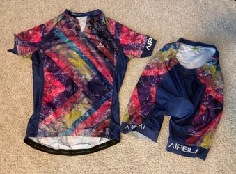 Cycling jersey and matching bike shorts
