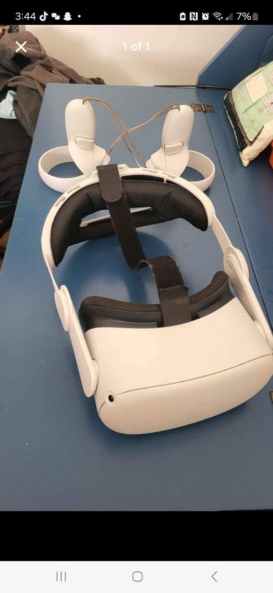 Meta Quest 2 Occulus And Controlers