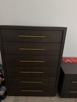 Gentleman’s Chest & Nightstand