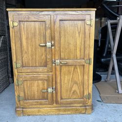 EARLY 20TH CENTURY OAK WOOD CABINET