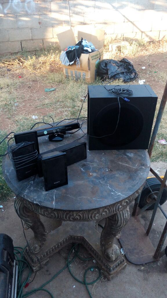 XBOX 360 KINECT AND SURROUND SOUND SYSTEM