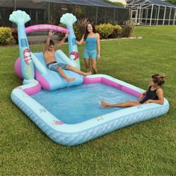 Specifications  Portable pool Water spray arch Two-step slide Ages 3+ Easy hose connection Heavy-duty handles Heavy-gauge PVC for long-term use Speedy