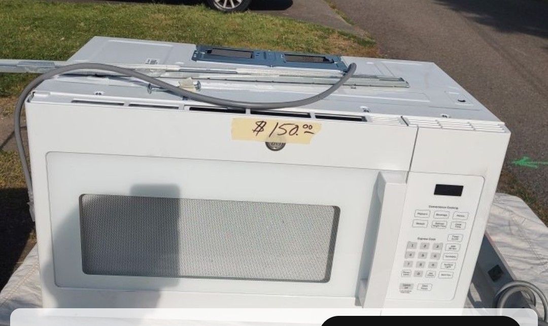 G E General Electric Microwave Use Only 3 Months