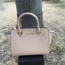 Brand New Michael Kors Purse/Crossbody