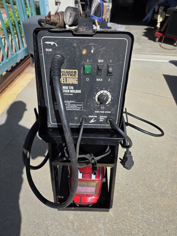 Chicago Welder 180 Mig Welder, cart, Bottle, Mask