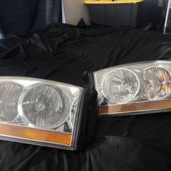 2006-2008 Dodge Ram 1500 Headlight Assembly And Light Bulbs 