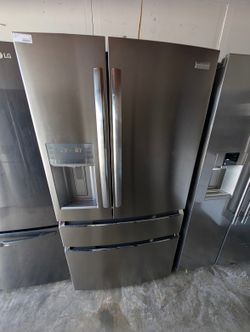 4 door French Door Refrigerator with Ice and Water Dispenser
