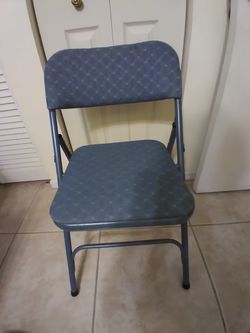 GRAY FOLDING CHAIR