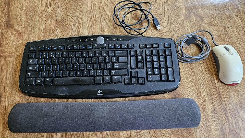 Logitech Access Keyboard 600 + Accessories