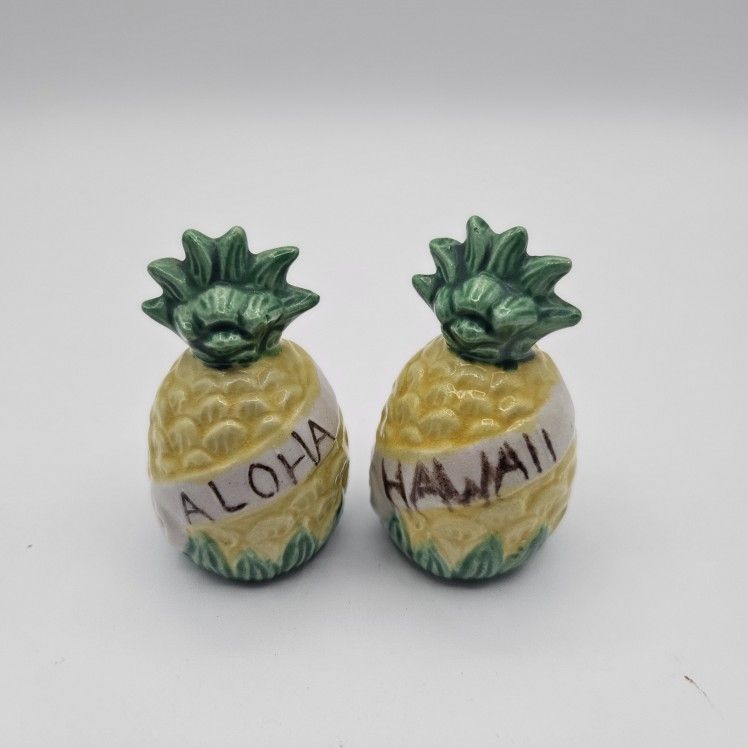 Vintage Porcelain Aloha Hawaii Pineapple Salt & Pepper Shaker Set- Japan