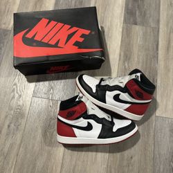 Nike Air Jordan 1 Retro Black Toe Size 11.5M