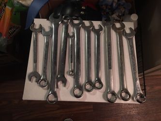Assorted wrenches