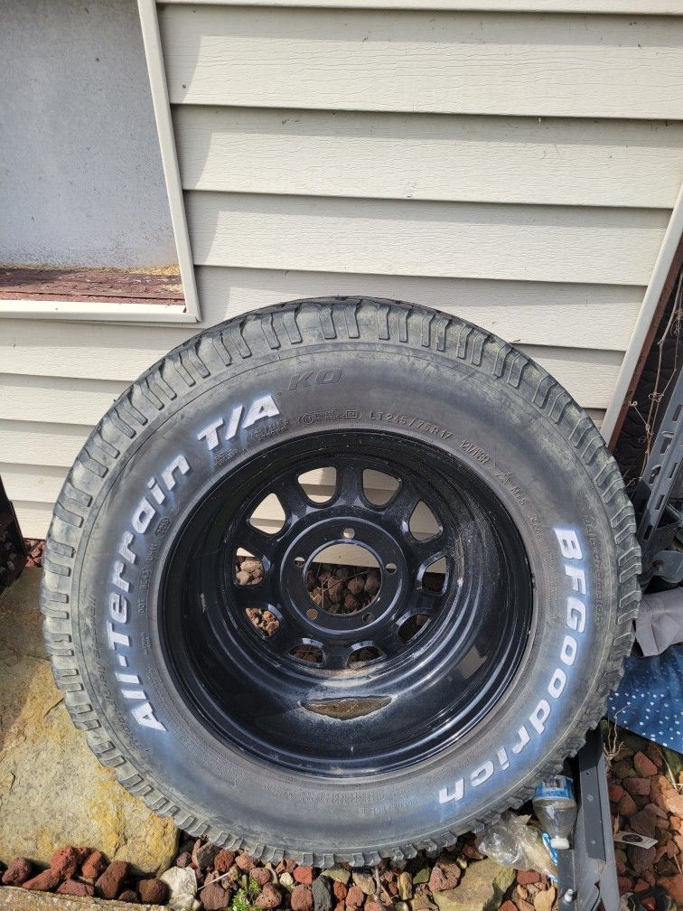BFGoodrich tire. LT 245 / 75R17