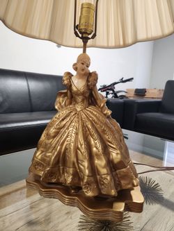 Vintage-Style Table Lamp with Sculptural Female Base