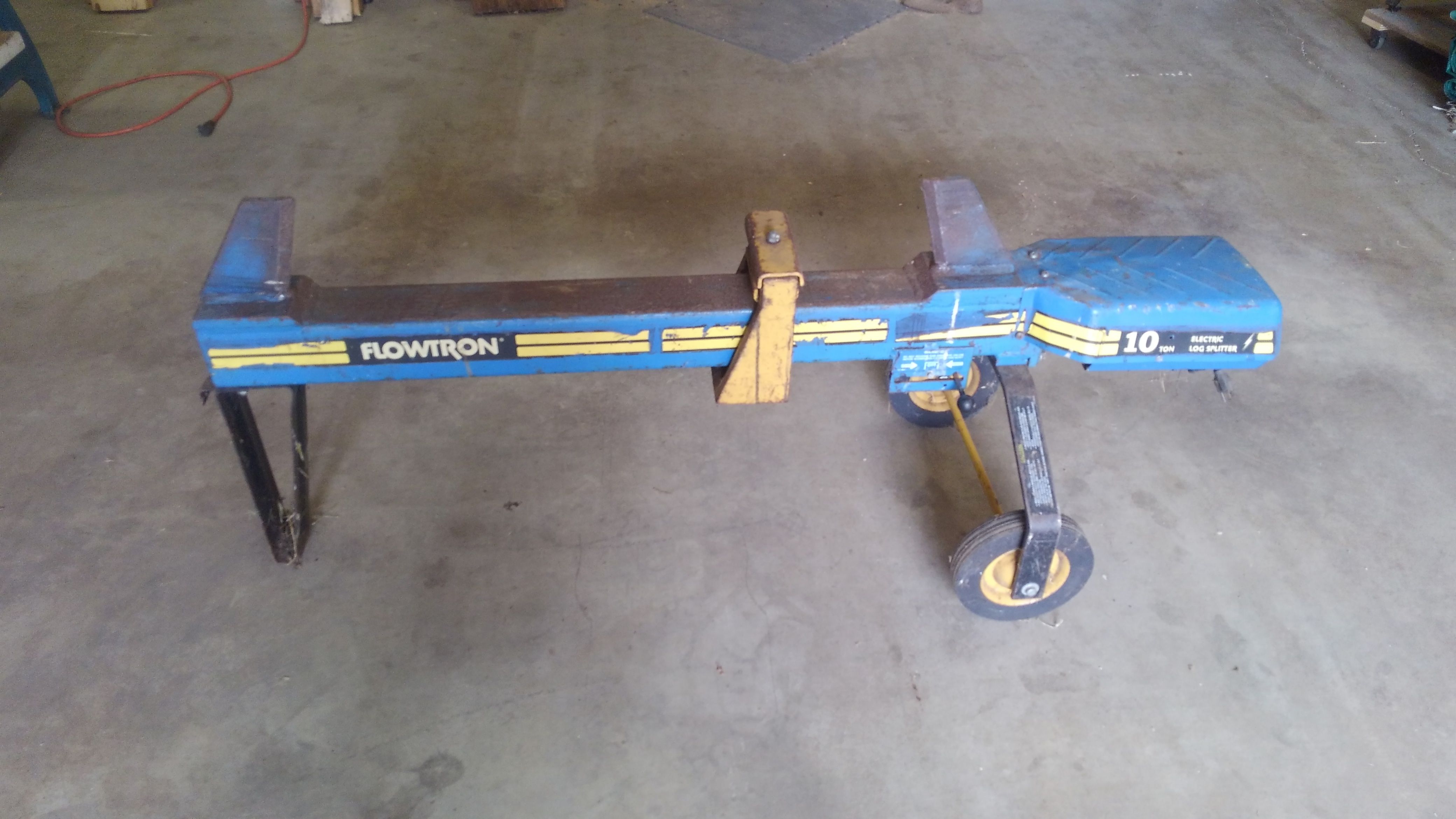 Flowtron log splitter outlet