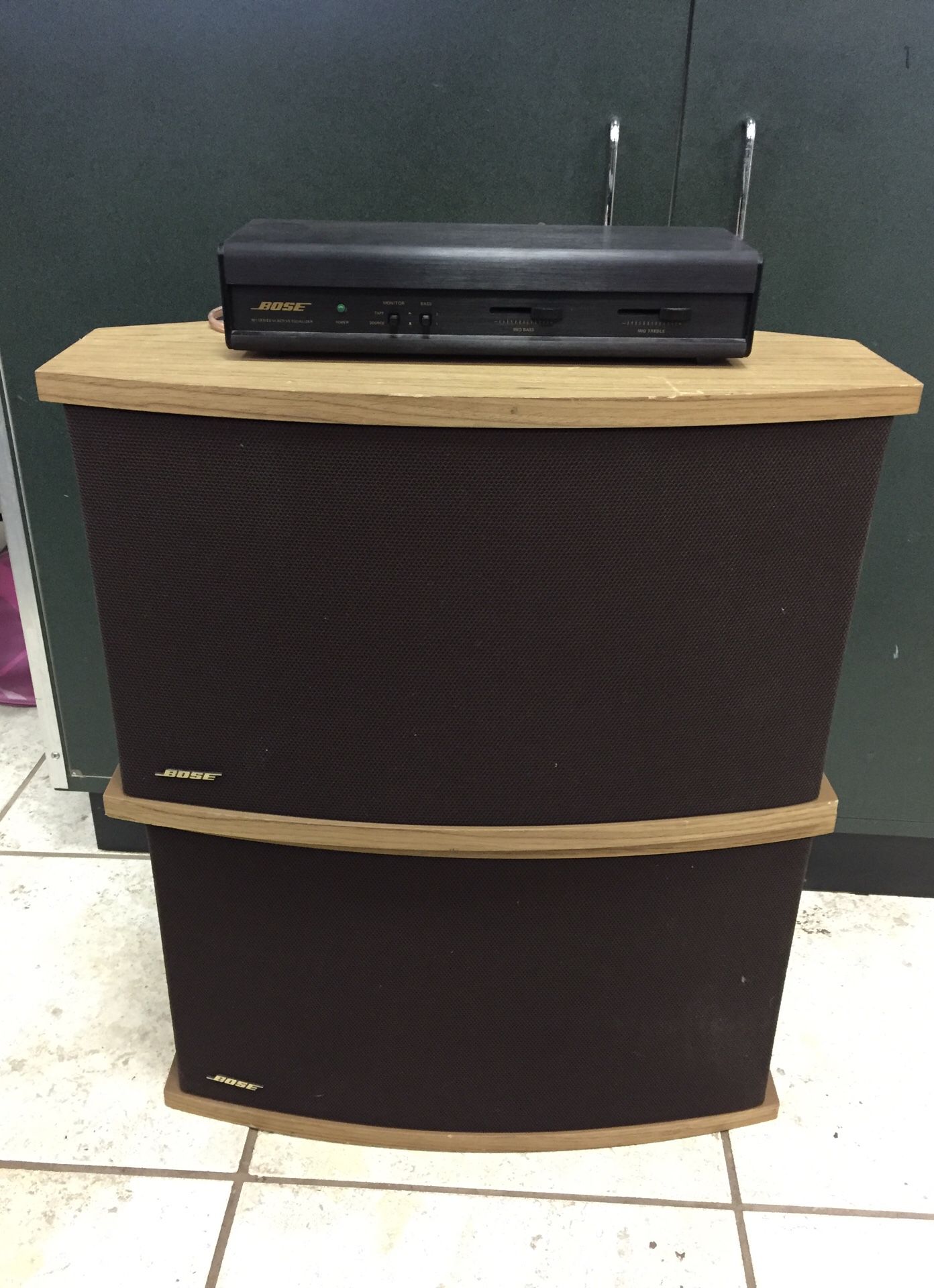 Bose 901 Series VI speakers with matching equalizer