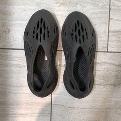Yeezy  foam runners size 9 onyx with box