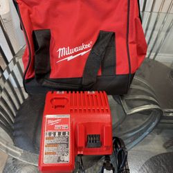 Milwaukee M12-M18 Charger