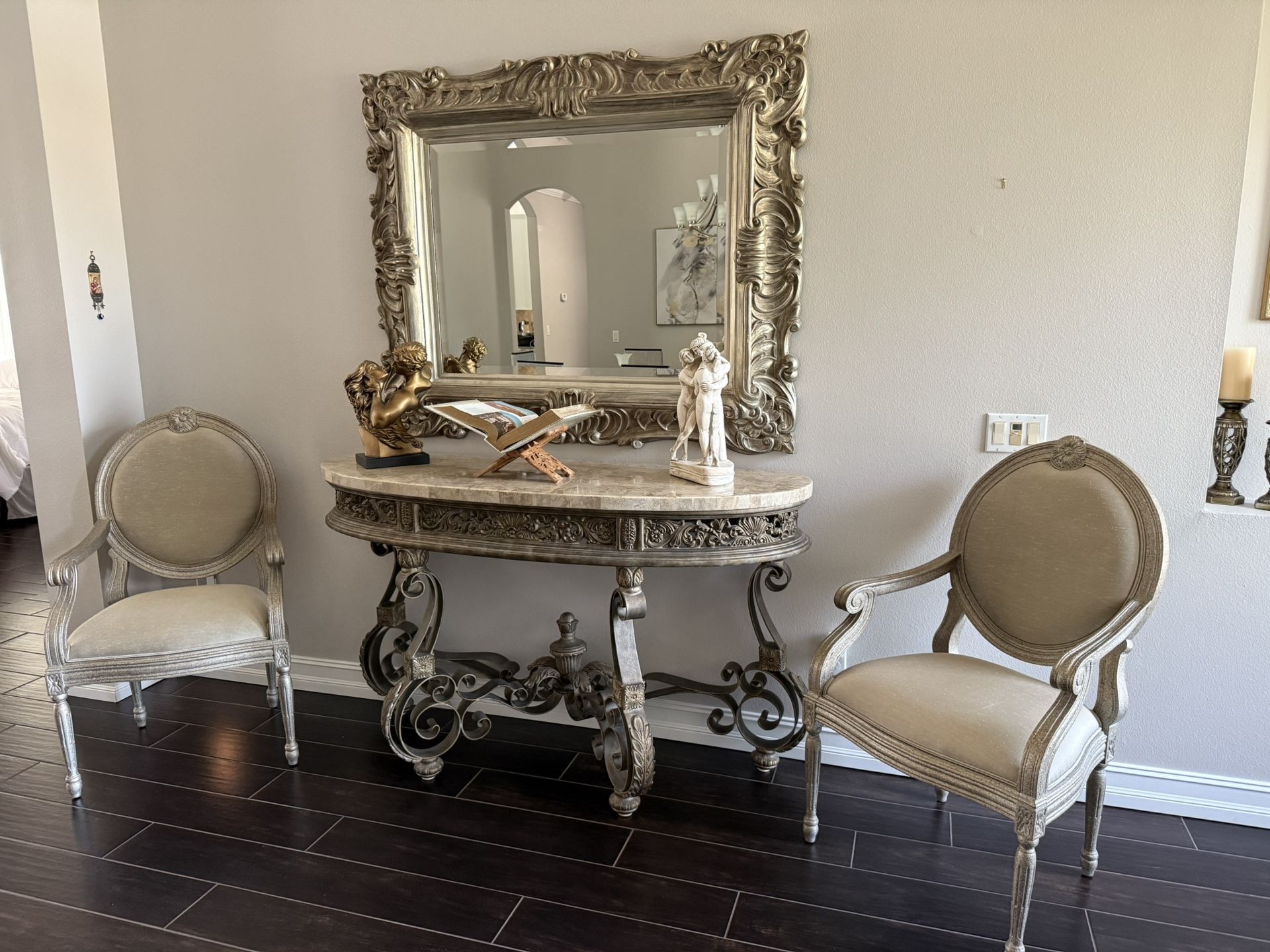 Crescent Round Console W/ Mirror