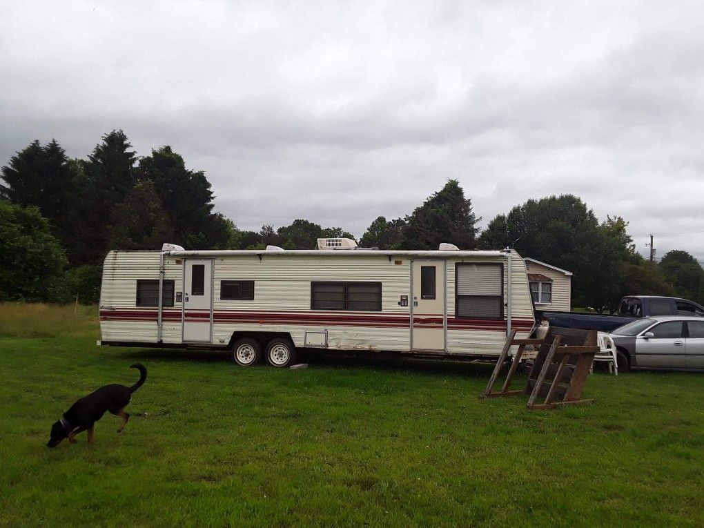 1986, 37 foot camper