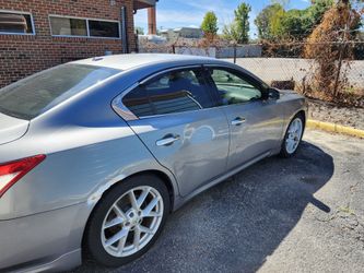 2009 silver Nissan Maxima V6, 4dr Sedan.