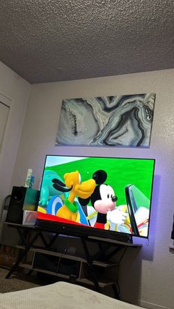Roku smart tv 58” inch’s w entertainment center