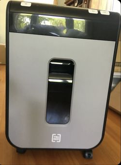 TRU RED™ 12-Sheet Micro-Cut Personal Shredder (TR-NMC122A)