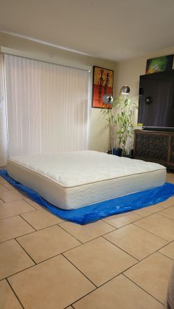 VERY NICE AND CLEAN KING SIZE SPRING AIR MATTRESS FOR SALE! IN GREAT CONDITION, FREE DELIVERY