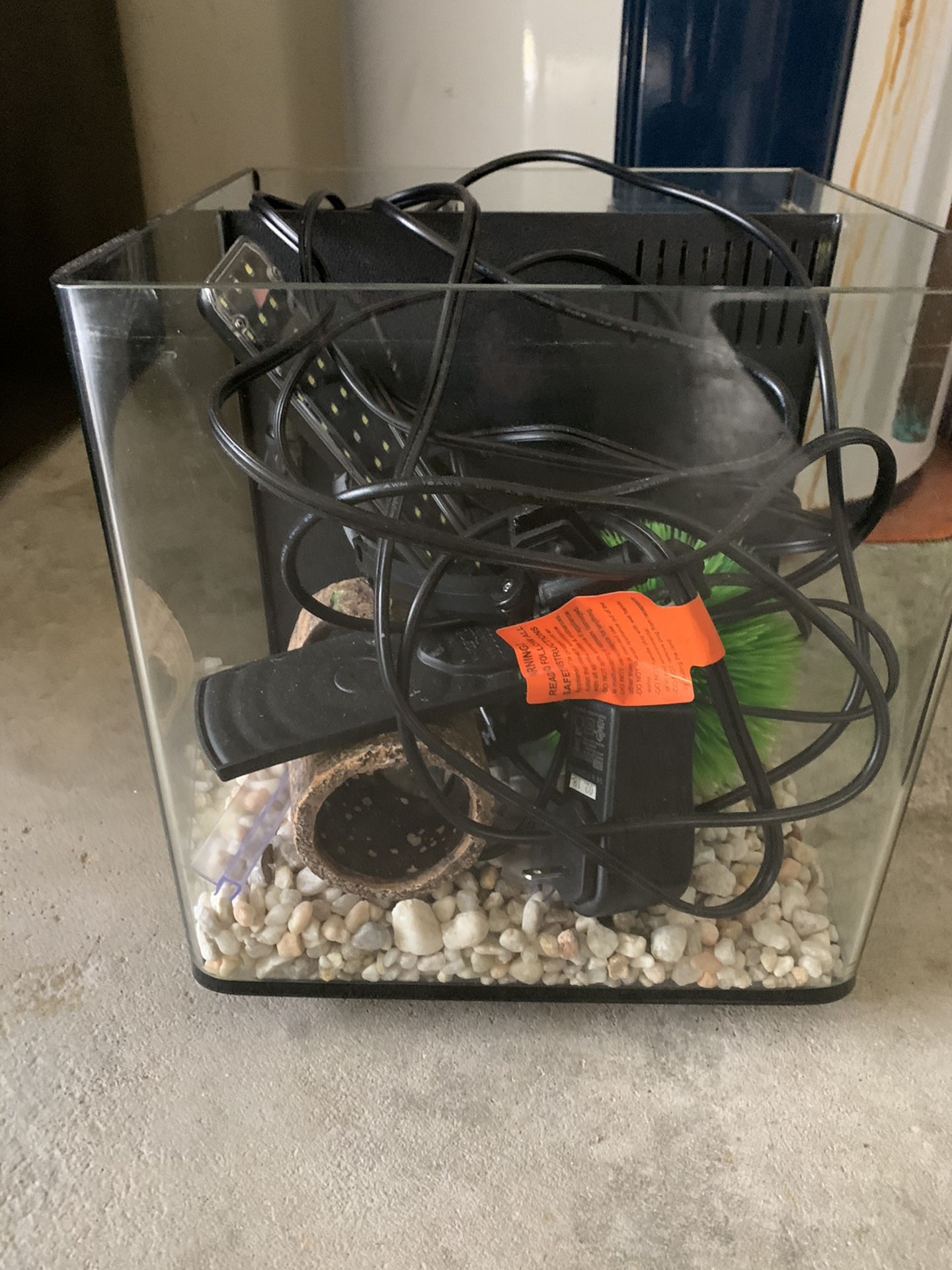 10”x10” Fish tank with pump