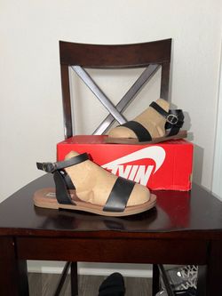 Steve Madden Black Leather Two-Strap Ankle Sandals size 8.5