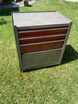 Tool box dim 27”x18”x32”