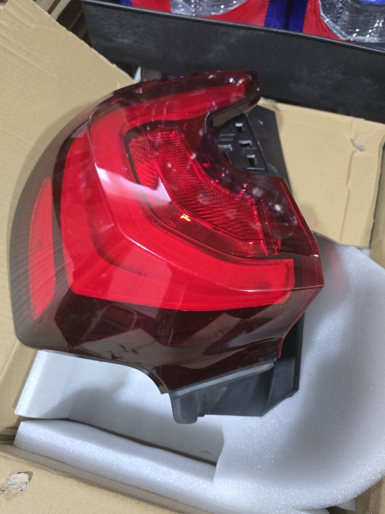 GMC Terrain.
Replacement taillight, right passenger side #97.