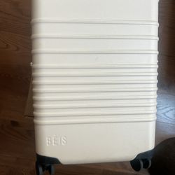 Beis - The Carry-On Roller  in Beige