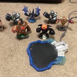 7 Skylanders And Docking Station For Xbox 360